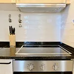 Peaceful & Spacious With Parking & Queen Bed Apartment
