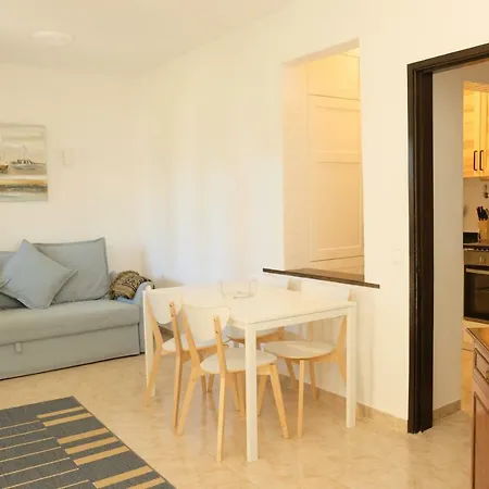 Apartment Peaceful & Spacious With Parking & Queen Bed *