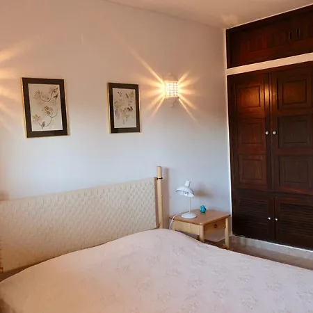 Apartment Peaceful & Spacious With Parking & Queen Bed
