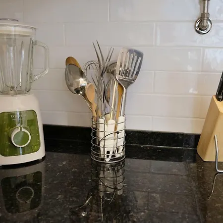 Peaceful & Spacious With Parking & Queen Bed 公寓 卡武埃鲁