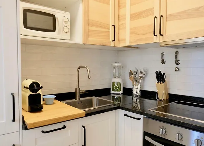 Peaceful & Spacious With Parking & Queen Bed *